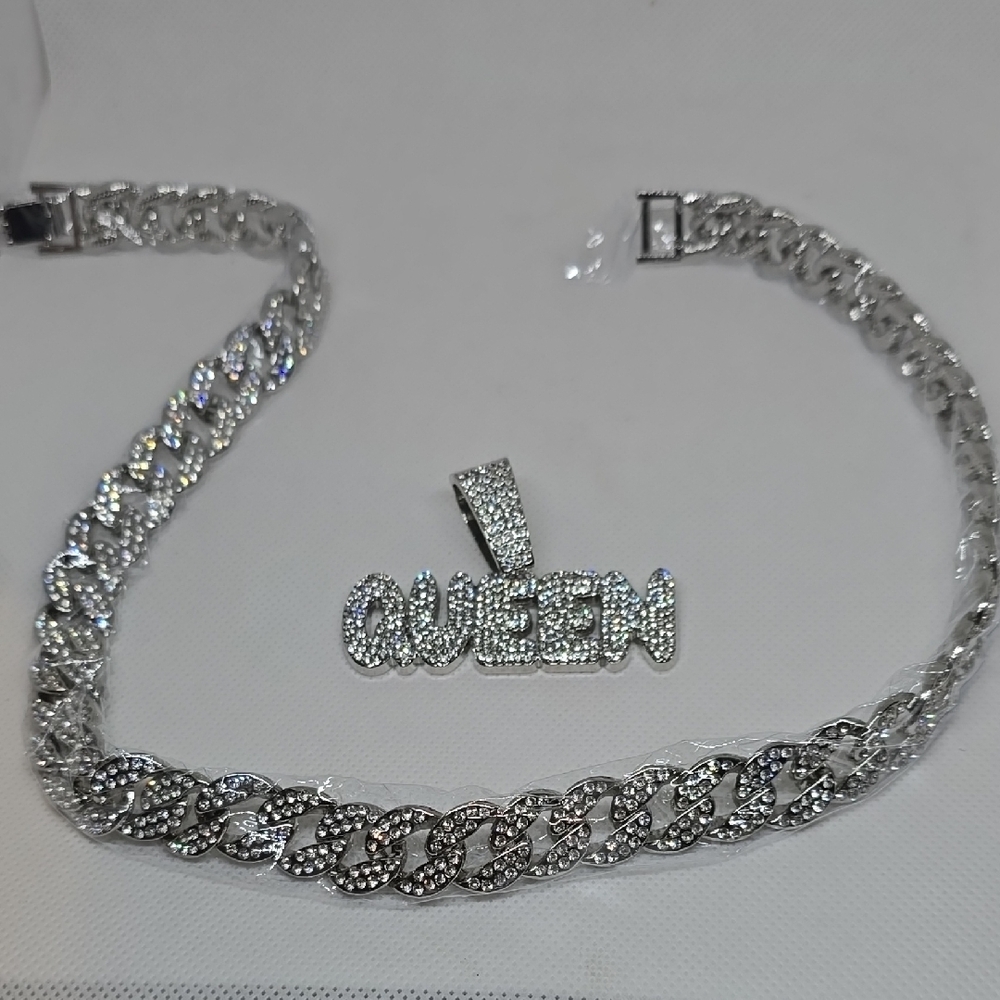 Silver Queen Necklace Set